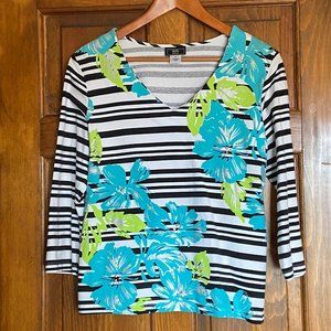 Lark Lane Vintage Women's V-Neck 3/4 Sleeve Comfortable Top